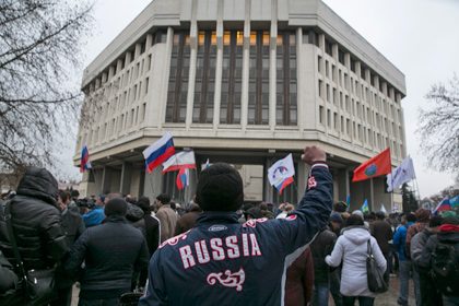 Митинг пророссийских активистов у здания Верховного совета Крыма
