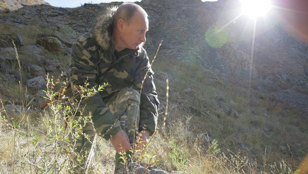 Владимир Путин в свой день рождения прошел почти 9 км по горам