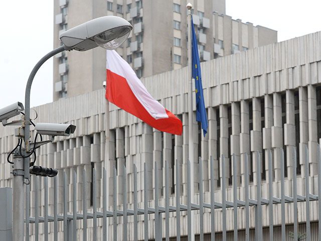 МИД РФ сообщил о высылке из России польских дипломатов в ответ на &quot;недружественный&quot; шаг Варшавы