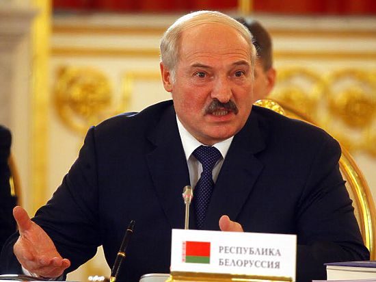 Лукашенко заявил, что ничего не будет отжимать у России