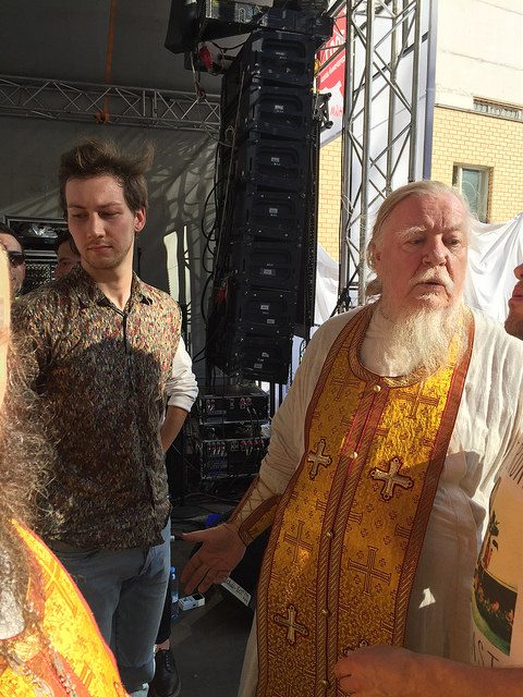 Православные активисты сорвали юбилей «Серебряного Дождя»
