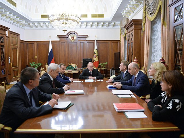 Путин провел ночное совещание по экономике
