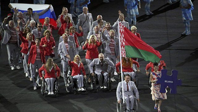 Белорусские спортсмены пронесли флаги России на открытии Паралимпиады-2016