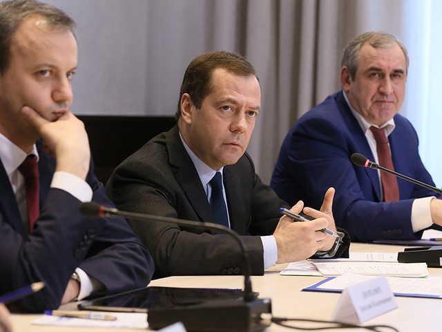 Медведев в ответ на поздравление с выздоровлением сказал, что он «и не болел»