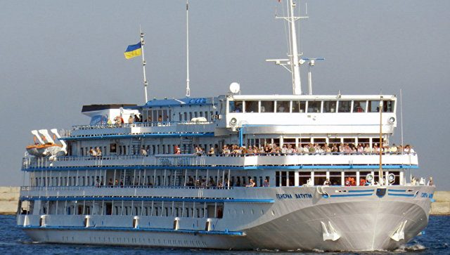 Украинский круизный лайнер «Генерал Ватутин» вместо Одессы повернул на Ростов-на-Дону