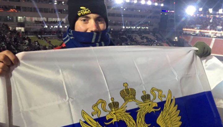 Американский болельщик развернул флаг России во время открытия Олимпиады