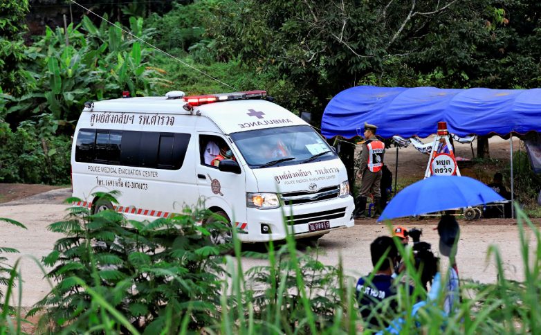 В Таиланде спасли из затопленной пещеры всех детей и тренера