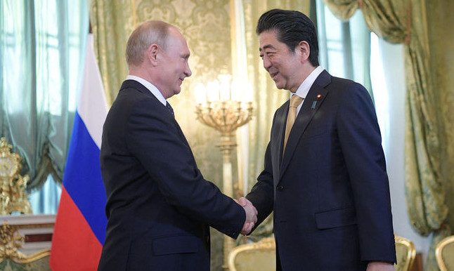 Путин предложил Японии заключить мирный договор