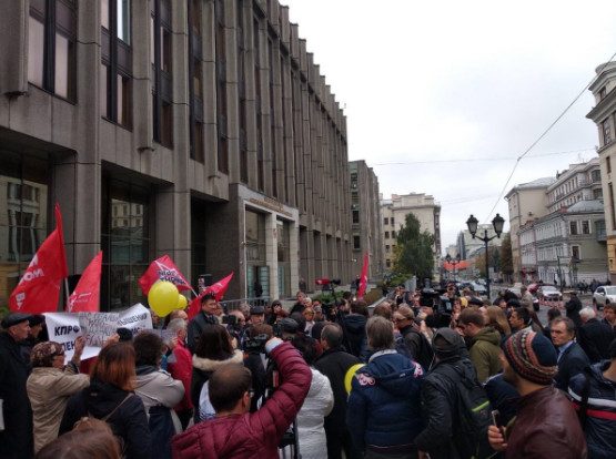 СовФед проголосовал за пенсионную реформу, несмотря на акцию протеста под окнами