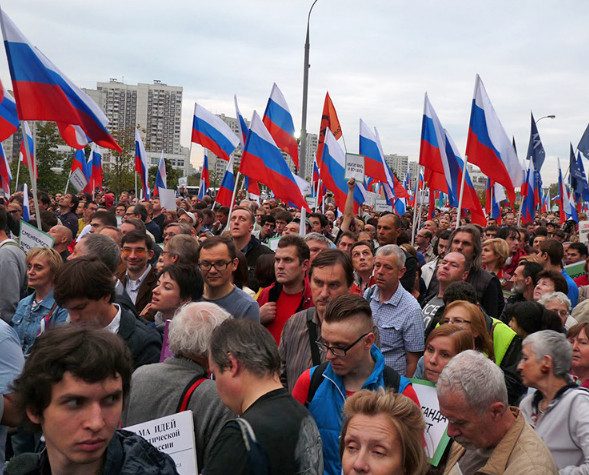 Среди россиян растет готовность участвовать в массовых протестных акциях