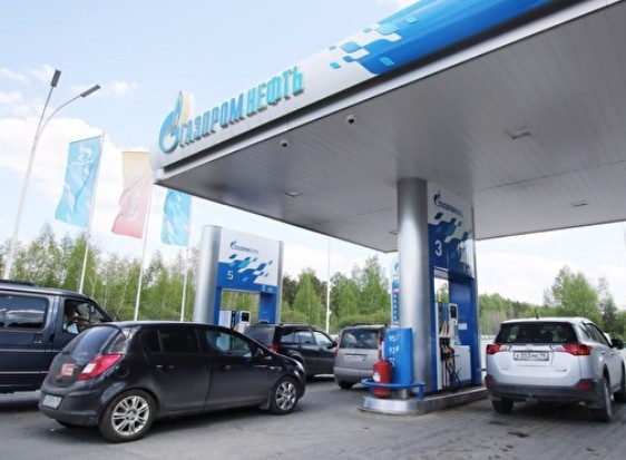 Россияне ездят заправляться в Казахстан, где на российских АЗС бензин дешевле почти в 2 раза
