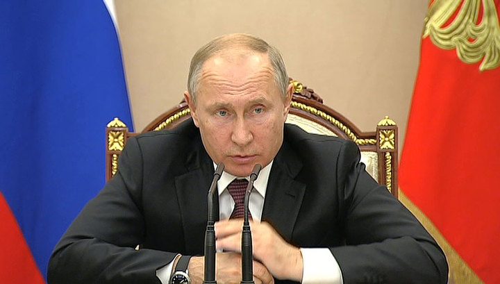 Путин отреагировал на слова чиновницы, назвавшей жертв паводка «быдлом» и «бичами»