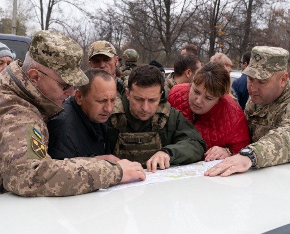 Украина и ЛНР объявили о начале отвода военных подразделений с Донбасса