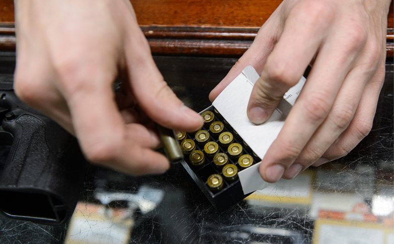 В России резко увеличились продажи патронов и бейсбольных бит
