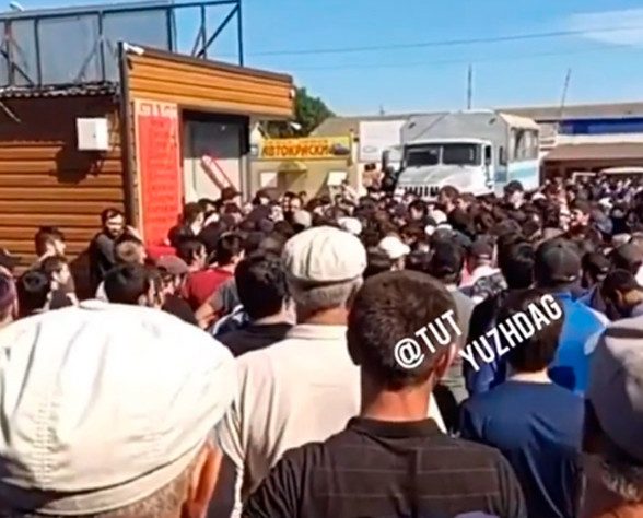 Жители Дагестана устроили стихийный протест из-за задержаний и избиений за нарушение самоизоляции