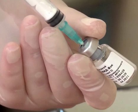 Путин заявил о регистрации первой в мире вакцины от коронавируса и рассказал о ее испытании на своей дочери