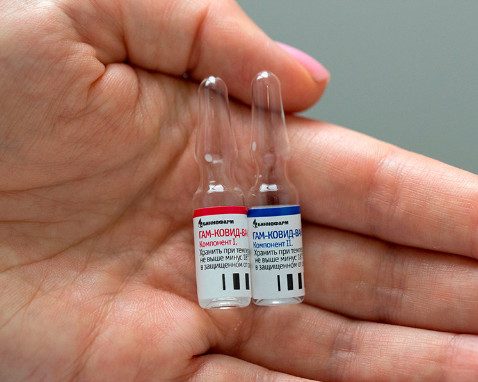 Больше половины россиян не желают прививаться от коронавируса российской вакциной