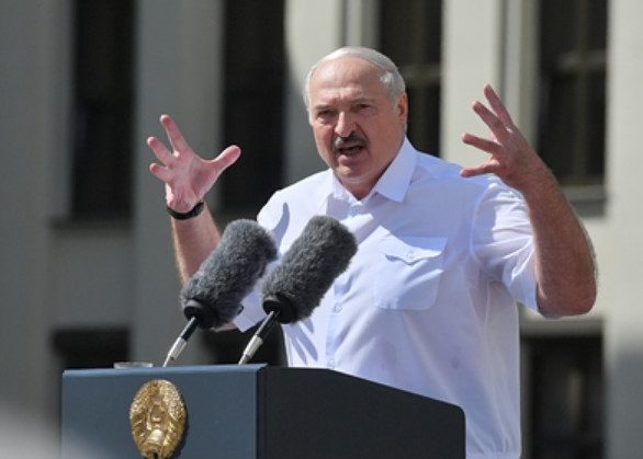 Лукашенко объявил Белоруссию ядерной державой