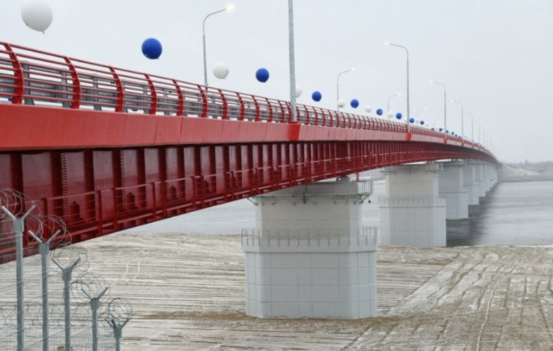 До 370 000 рублей должен заплатить дальнобойщик за проезд по мосту, построенному фирмой Ротенбергов