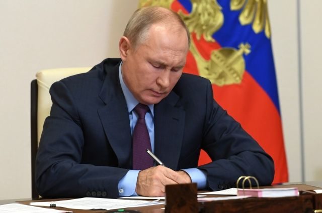 Путин дал неделю для принятия мер по прекращению роста цен на продукты