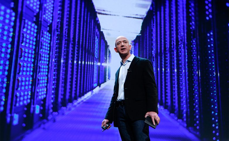 Основатель Amazon стал самым богатым бизнесменом в истории
