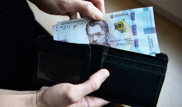На Украине решили обложить крымчан налогами