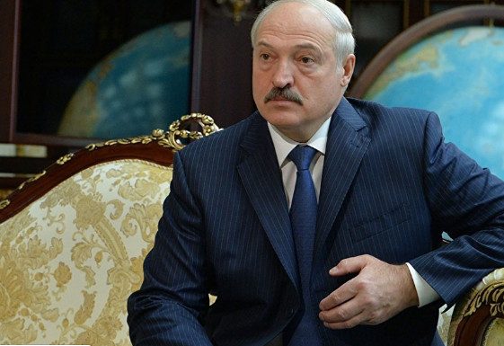 «Мы этим мерзавцам должны показать»: Лукашенко готов ввести военное положение