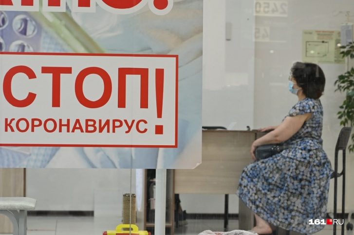 «Если хочешь спокойно жить, то придется вакцинироваться»: как россиян «убеждают» прививаться