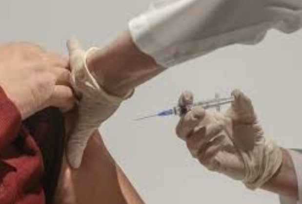 Сотрудница больницы уничтожала вакцину от COVID, внося ложные данные о прививках