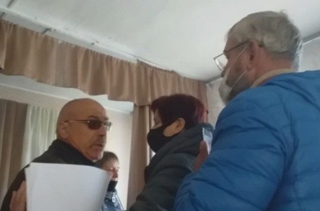 В Курской области депутат пытался выгнать с заседания сельчан и СМИ