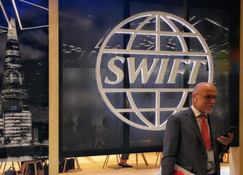 Что потеряет Россия в случае отключения от платёжной системы SWIFT?