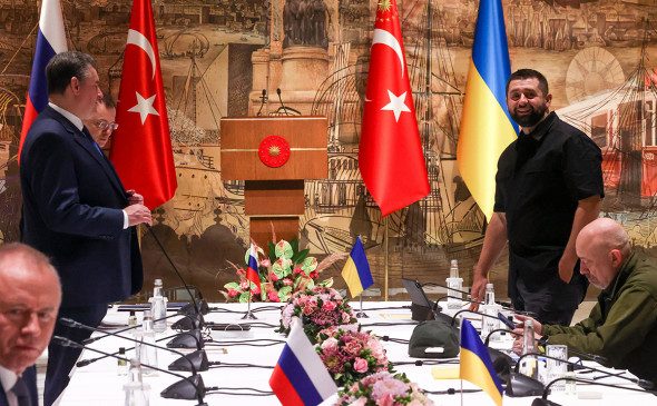 Россия и Украина начали переговоры в Стамбуле