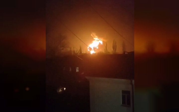 На нефтебазе в Брянске произошел сильный пожар