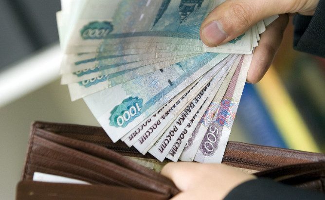 Средняя зарплата по России за март составила 56,5 тыс. рублей