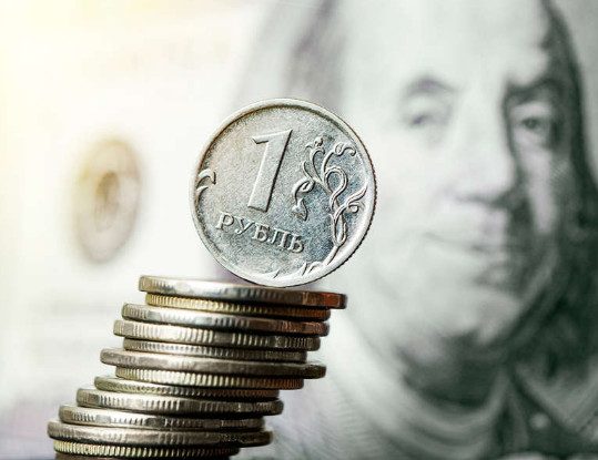 Почему сейчас такой низкий курс доллара и евро?
