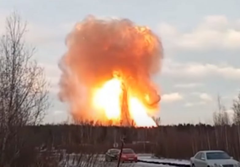 Мощный взрыв прогремел на газопроводе в Ленинградской области