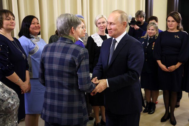 Путин встретился с матерями участников СВО