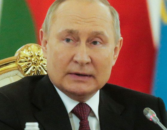 Путин объяснил решение отвести войска от Киева