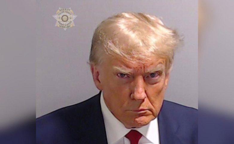 Снимок Трампа при аресте