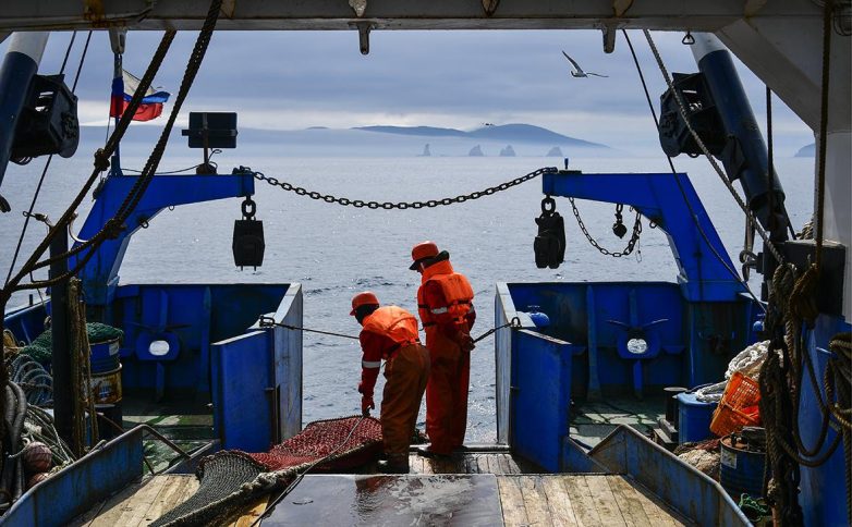 Власти допускают перенос сроков сдачи под инвестквоты рыболовных судов