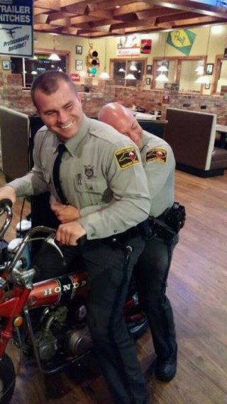 Такие веселые полицейские