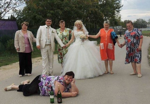 Бессмысленные и беспощадные снимки со свадеб