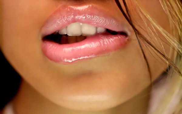 Потрескавшиеся губы. Природные методы лечения