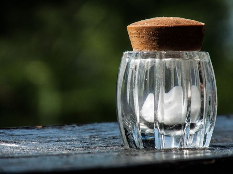 10 секретов, как с помощью соли очистить любую поверхность