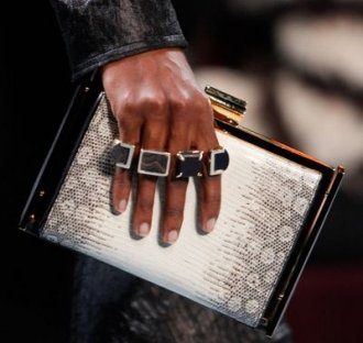 Как носить кольца на руках модно и стильно