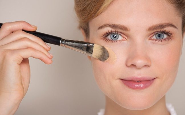 Популярные мифы о макияже, в которые мы до сих пор верим