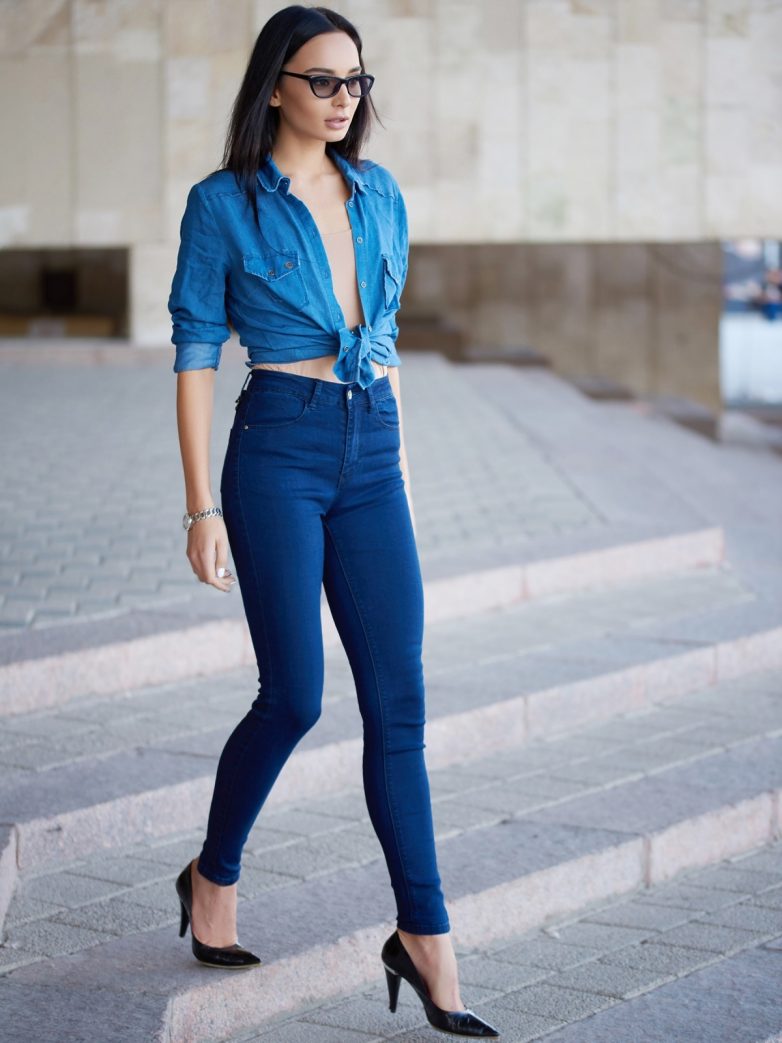 Стильные цветные джинсы 2018: фасоны, новинки