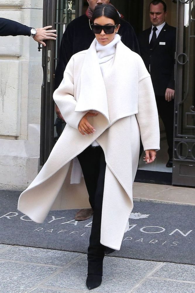 Стильное белое пальто