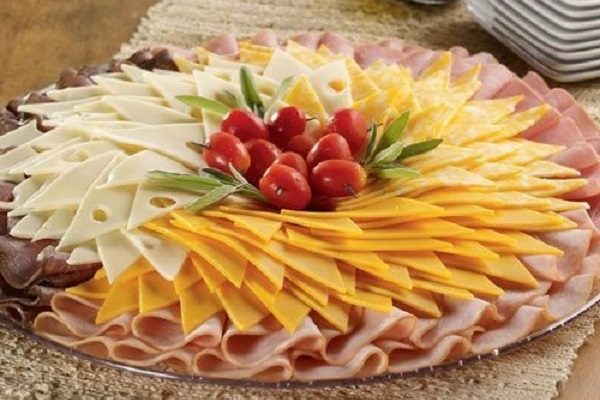 Идеи сырных и мясных нарезок на праздничный стол