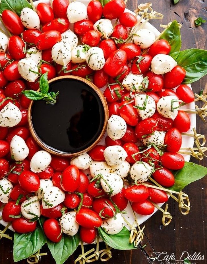 Чем заменить традиционные оливье и селедку под шубой на новогоднем столе